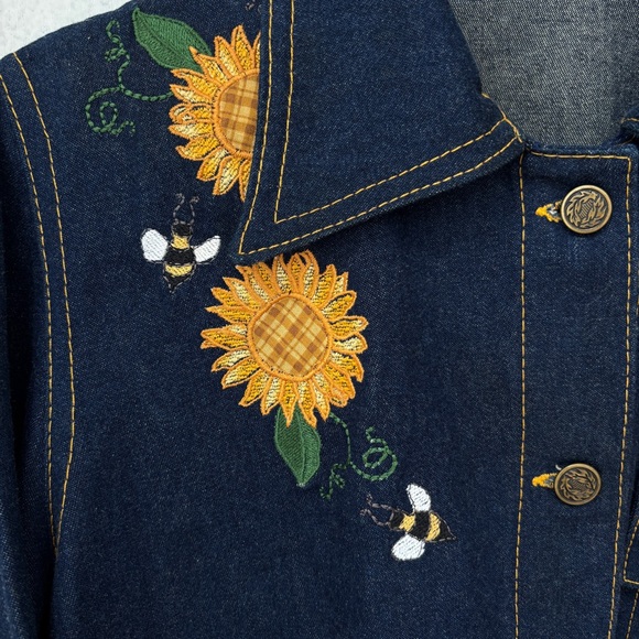 Women’s Garden Floral Embroidered Denim Jacket - Picture 3 of 12